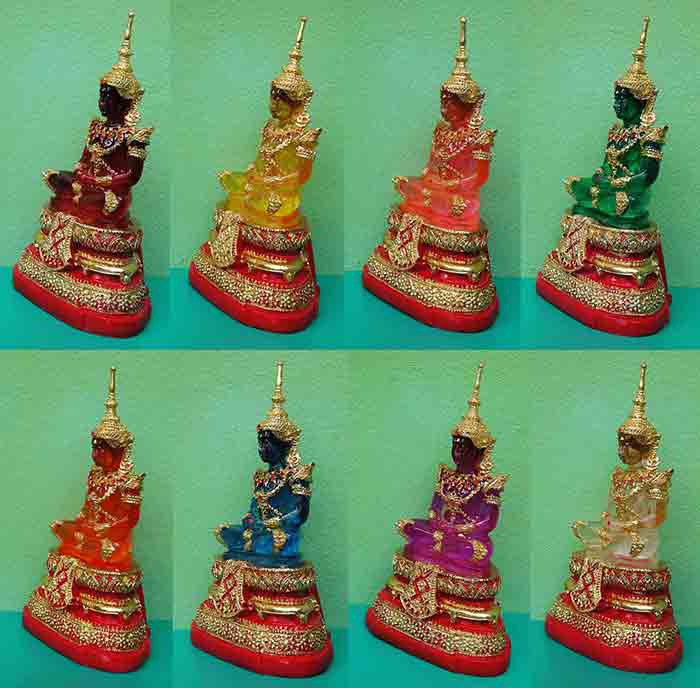 ***รวมยกชุดพระแก้วมรกต 8 สี***