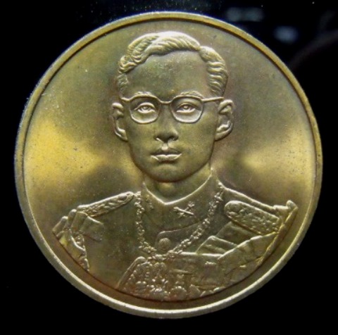 **วัดใจ**เหรียญในหลวง รัชกาลที่๙ ฉลองสิริราชสมบัติครบ ๕๐ปี กาญจนาภิเษก ปี.๒๕๓๙**สวยๆ เชิญชมครับ 