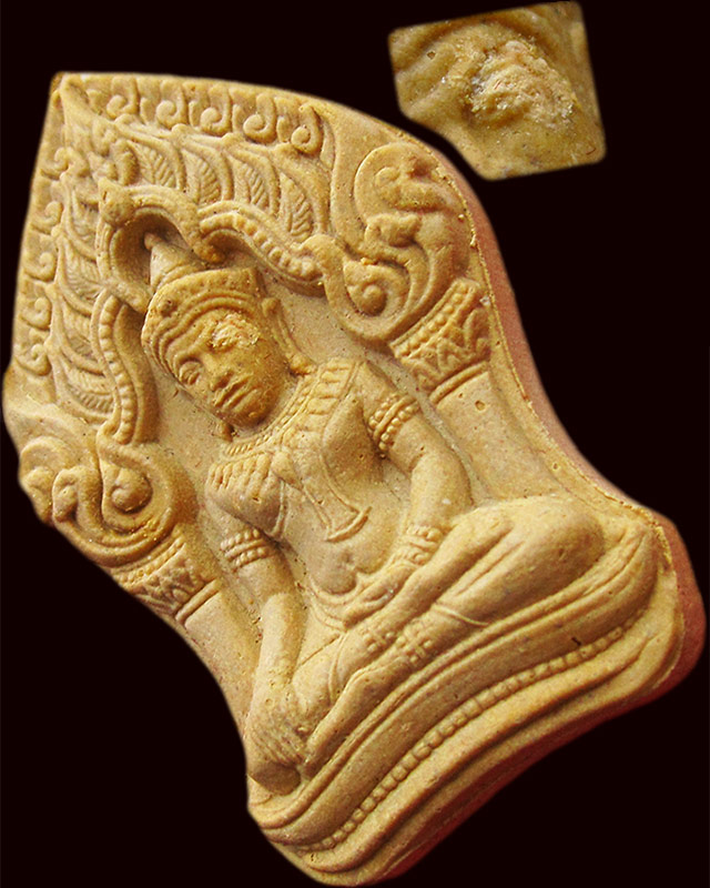 พระยอดขุนพลบ้านค่าย หลวงพ่อสาคร มนุญโญ วัดหนองกรับ เนื้อผงพรายผสมว่านดอกไม้ทอง หลังตะกรุดทองแดงคู่