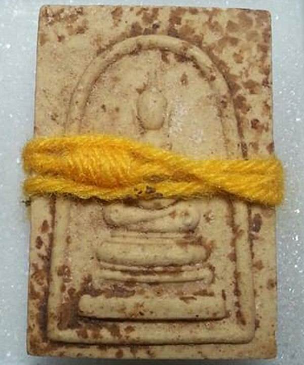 พระสมเด็จ รุ่นแรก วัดบ้านหนองหล่ม ปี2543  หลวงปู่หมุน วัดบ้านจานปลุกเดี่ยว(มีสายสิน หายาก)