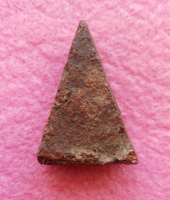 พระนางพญาเข่าโค้ง กรุวัดนางพญา