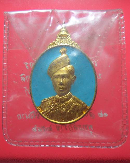 เข็มกลัดที่ระลึก สมเด็จพระราชินี พ.ศ.2546 เหรียญที่1