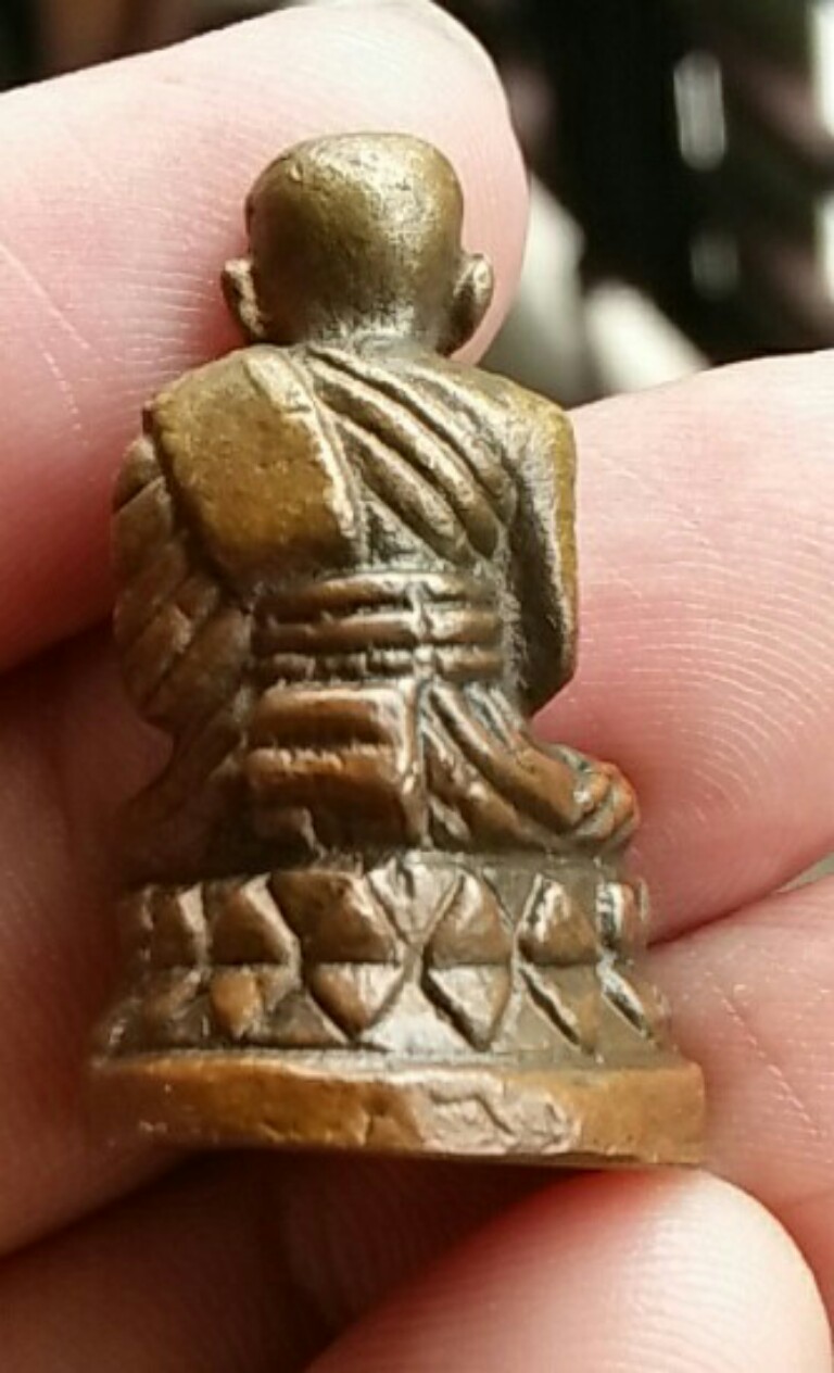 หลวงพ่อทวด วัดช้างให้พิมพ์บัวรอบฐานลายเซ็นส์ปี2508