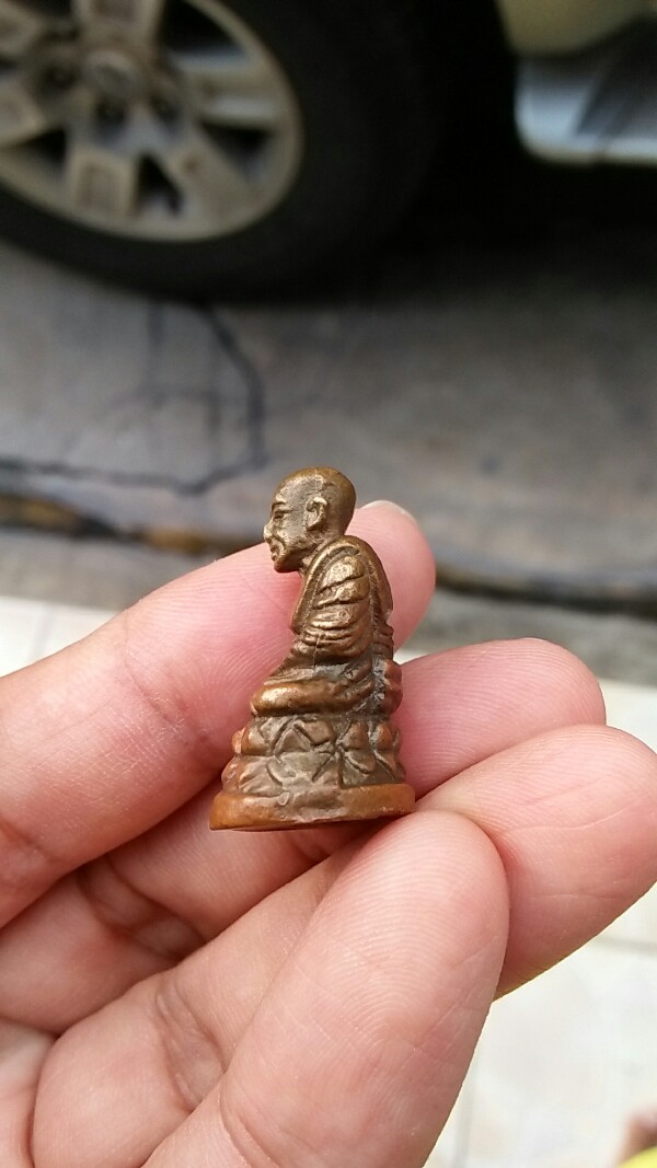 หลวงพ่อทวด วัดช้างให้พิมพ์บัวรอบฐานลายเซ็นส์ปี2508