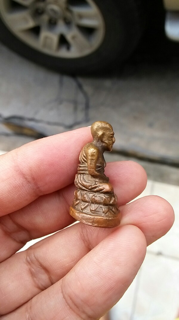 หลวงพ่อทวด วัดช้างให้พิมพ์บัวรอบฐานลายเซ็นส์ปี2508