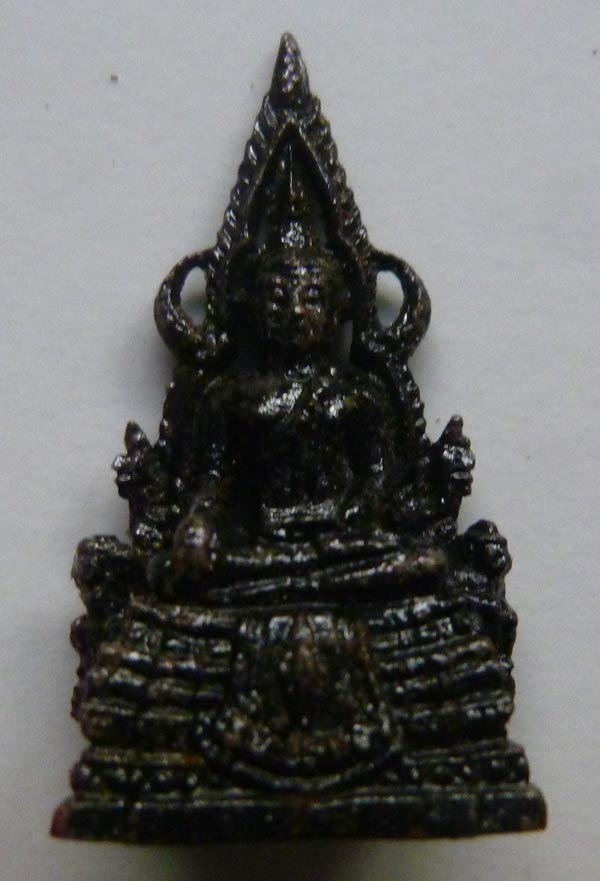 พระพุทธชินราช รุ่นปิดทอง ปี 2547 เนื้อเหล็กน้ำพี้ พิมพ์เล็ก