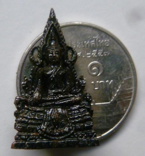 พระพุทธชินราช รุ่นปิดทอง ปี 2547 เนื้อเหล็กน้ำพี้ พิมพ์เล็ก