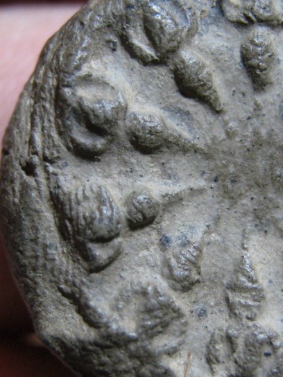 พระงบน้ำอ้อย กรุเตาทุเรียง พิมพ์เล็ก เนื้อดิน จ.สุโขทัย สภาพพอใช้