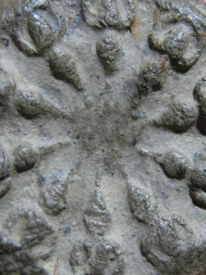 พระงบน้ำอ้อย กรุเตาทุเรียง พิมพ์เล็ก เนื้อดิน จ.สุโขทัย สภาพพอใช้