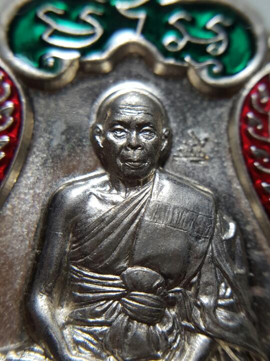 เสมา 7 รอบ หลวงปู่สิน เนื้ออัลปาก้า ลงยา 2 สี โค๊ตศาลา หมายเลข 607 พร้อมกล่อง เลข 3 หลัก สวยๆ 