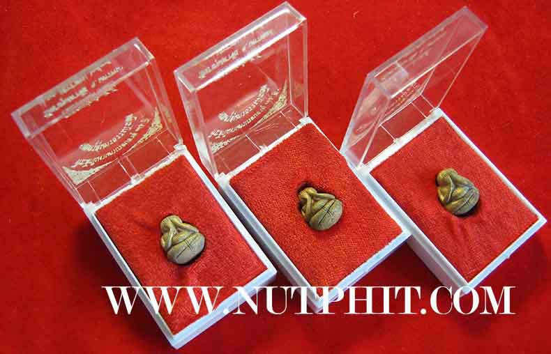 ชุดพระปิดตาหลวงปู่คำพันธ์ วัดธาตุมหาชัย นครพนม+กล่องเดิม ๓ องค์กริ๊บ ๆ*293