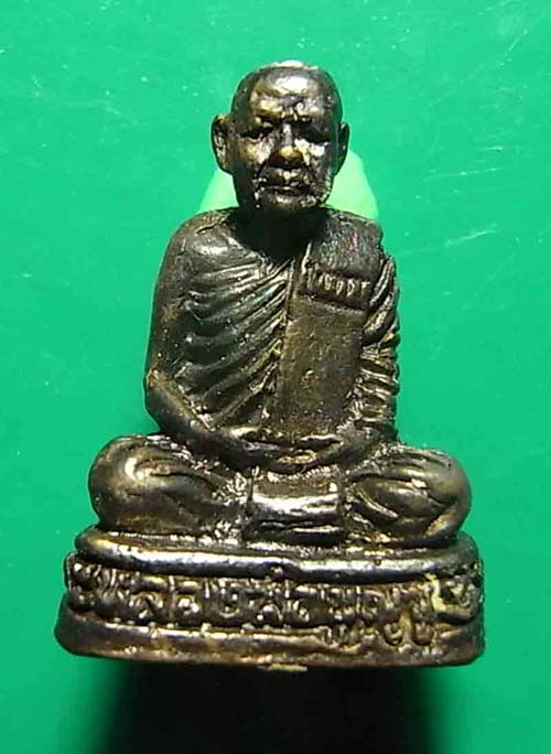 เคาะเดียว รูปหล่ออุดผงอิทธิเจ รุ่น 1 หลวงพ่อบุญชู วัดหัวว่าว จังหวัดสิงห์บุรี พร้อมกล่องเดิม c0