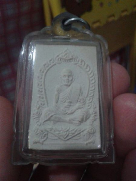 พระผงรูปเหมือน หลวงปู่หมุน วัดบ้านจาน ปี 43 นั่งซุ้มพญานาค พร้อมเลี่ยม