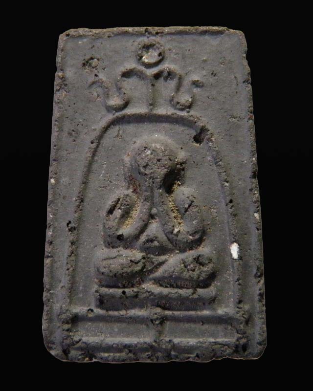 พระสมเด็จปิดตาซุ้มระฆัง (พระหนา) เจ้าคุณเที่ยง วัดระฆังฯ กรุงเทพฯ สร้างจากเนื้อดินหุ่นหรือดินไทย  