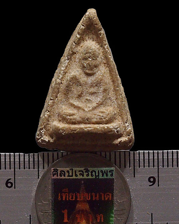พระผงรูปเหมือนลอยองต์หลวงปู่เผือก หลังยันต์  วัดกิ่งแก้ว  จ.สมุทรปราการ  สภาพเดิมๆ ไม่ผ่านการใช้ ไม่