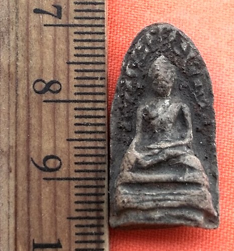 เริ่ม 10 บาท กับ พระรอด เนื้อดิน  ..BV690