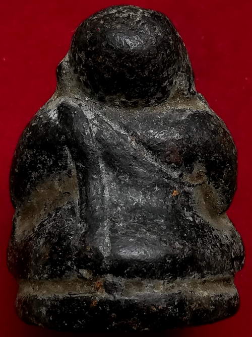 พระสังกัจจายน์ลอยองค์ หลวงพ่อกวย เนื้อผงใบลาน อุดกริ่งด้านในครับ