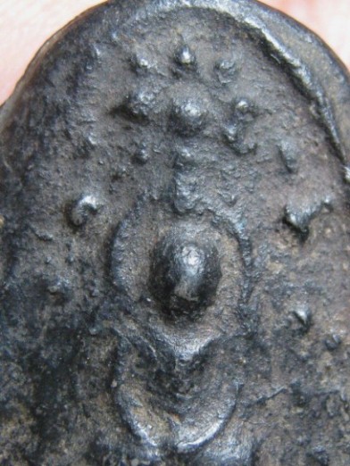 พระพิมพ์บัวเล็บช้าง เนื้อดิน กรุวัดชนะสงคราม กรุงเทพฯ 