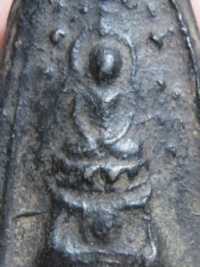 พระพิมพ์บัวเล็บช้าง เนื้อดิน กรุวัดชนะสงคราม กรุงเทพฯ 