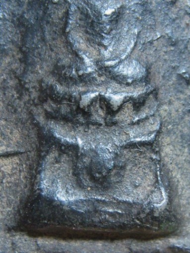 พระพิมพ์บัวเล็บช้าง เนื้อดิน กรุวัดชนะสงคราม กรุงเทพฯ 