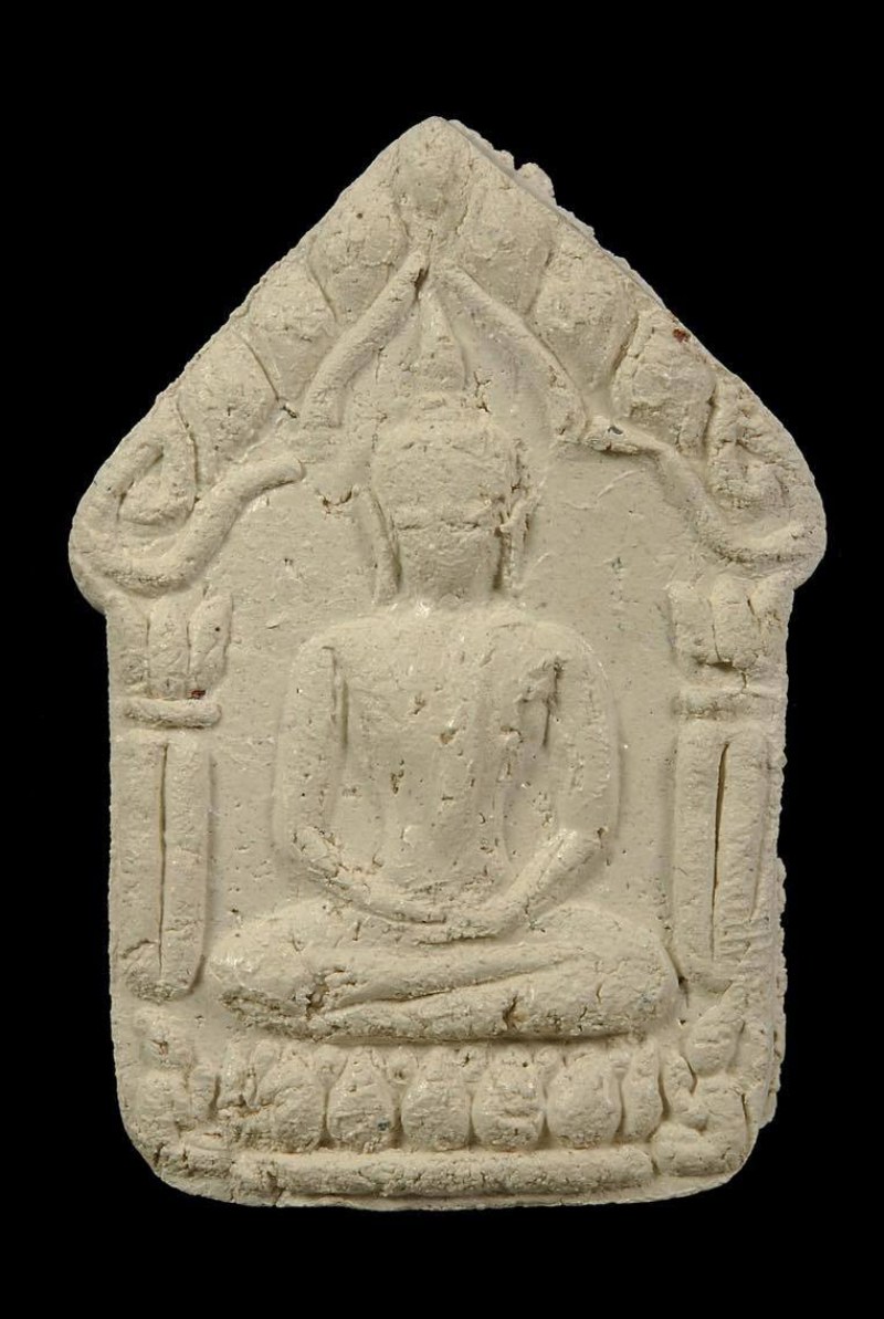 ขุนแผนสากหักเนื้อขาวพิมพ์ใหญ่  ด้านหลังฝังปรกยอดขุนพล