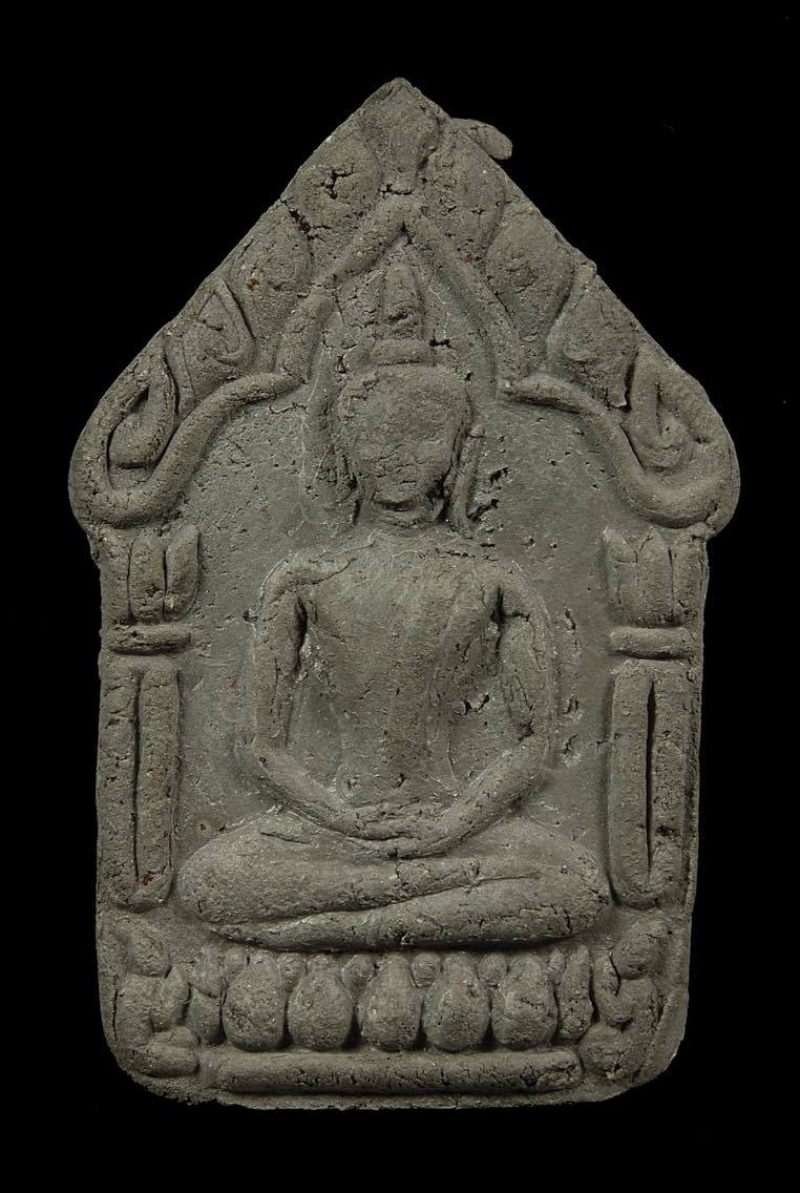 ขุนแผนสากหักพิมพ์ใหญ่ เนื้อดำกดมือ  หลังฝังปรก หายากมากๆๆๆๆ