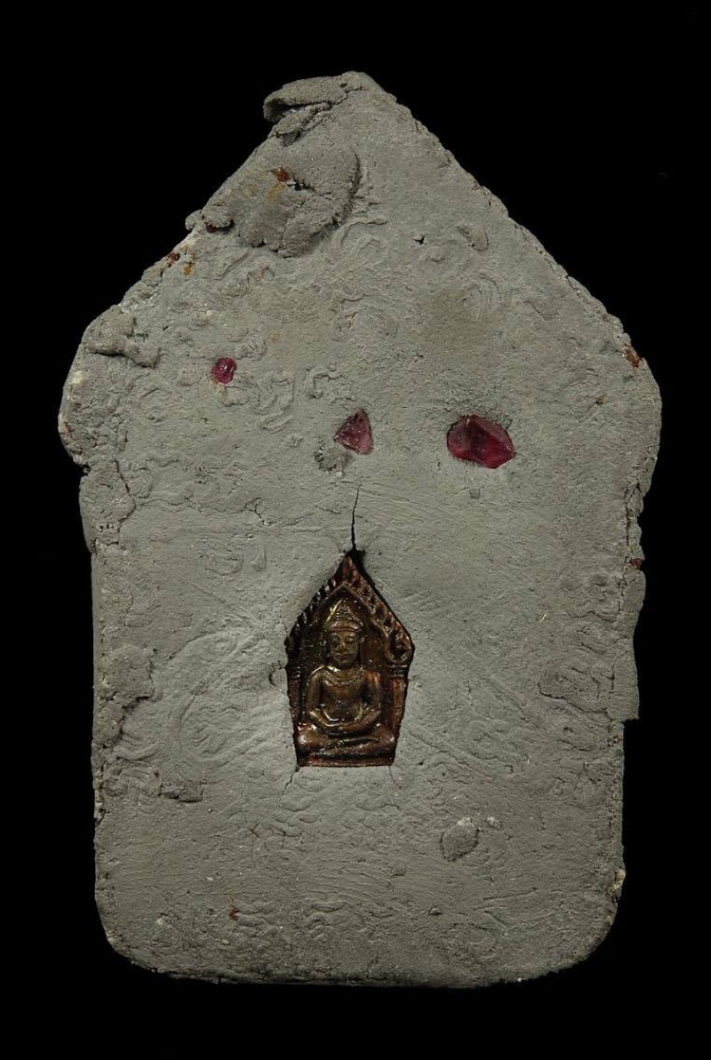 ขุนแผนสากหักพิมพ์ใหญ่ เนื้อดำกดมือ  หลังฝังปรก หายากมากๆๆๆๆ