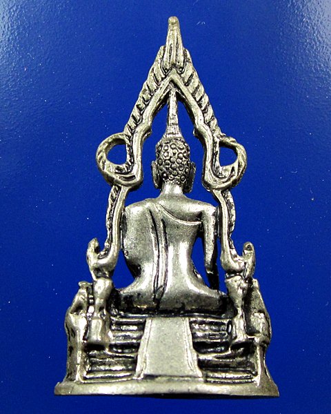พระพุทธชินราชหล่อเนื้อเงิน ใต้ฐานตอกยันต์อกเลา ธรรมจักร 