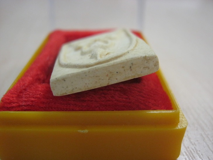 พระสมเด็จวัดระฆัง108ปี พิมพ์แขนจุด ตรายางครบ สภาพสวยเดิมๆ พร้อมกล่องและซองกระดาษ