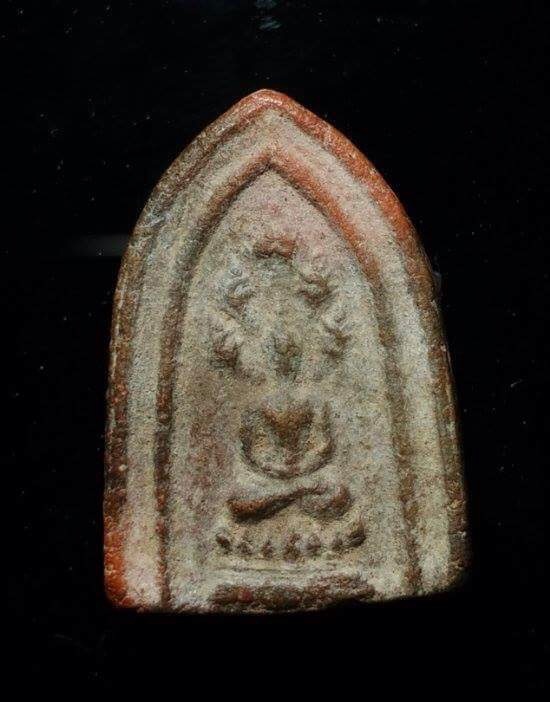 นาคปรกเนื้อดิน