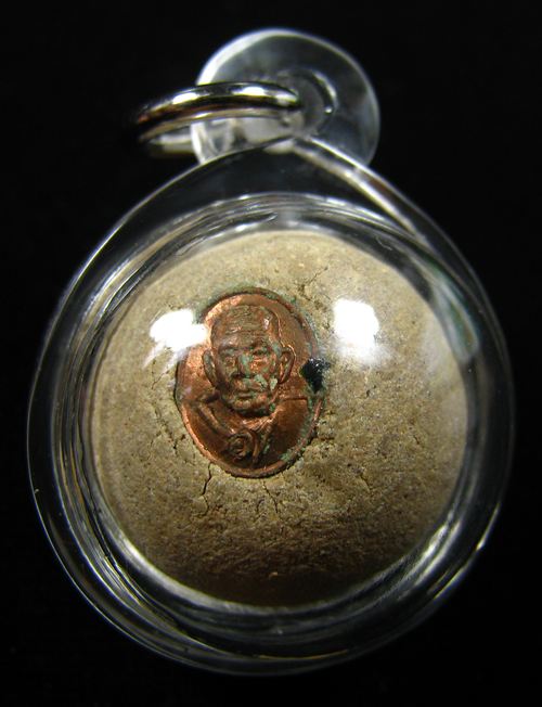 ลูกอมหลวงปู่หมุน จารยันต์ ฝังเม็ดยารูปเหมือน เนื้อผงพุทธคุณ ๓๕๐ อาจารย์ ออกวัดซับลำใย ปี 2543 