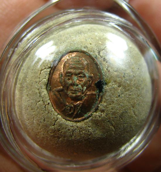 ลูกอมหลวงปู่หมุน จารยันต์ ฝังเม็ดยารูปเหมือน เนื้อผงพุทธคุณ ๓๕๐ อาจารย์ ออกวัดซับลำใย ปี 2543 