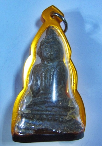 พระชัยวัฒน์ หรือพระแก้บน เลี่ยมเก่ามา เอาไว้ศึกษาสนิมได้ครับ