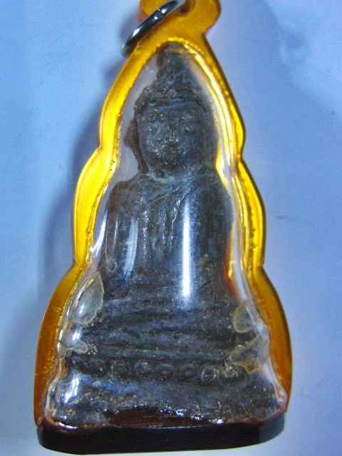 พระชัยวัฒน์ หรือพระแก้บน เลี่ยมเก่ามา เอาไว้ศึกษาสนิมได้ครับ