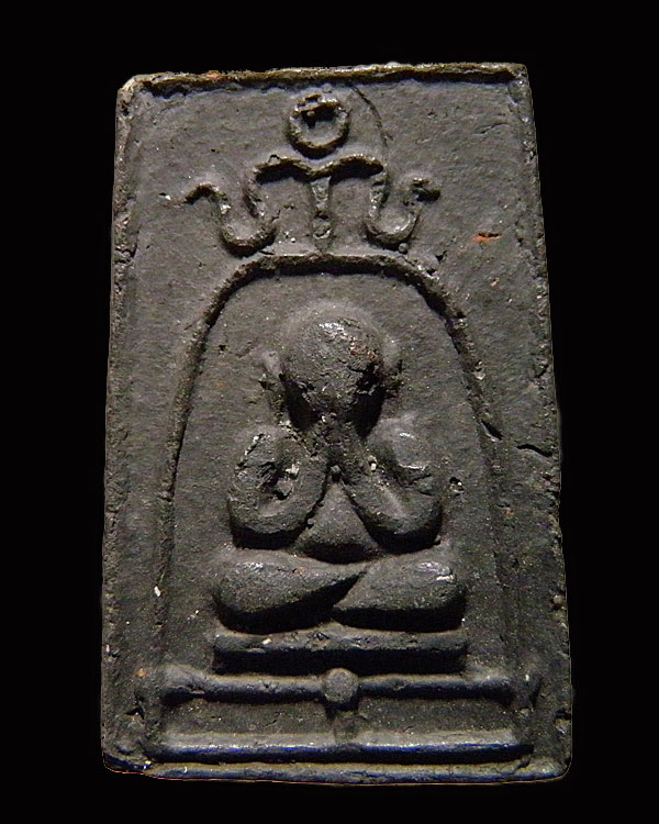 พระปิดตา ซุ้มระฆัง เจ้าคุณเที่ยง วัดระฆังฯ กรุงเทพฯ สร้างจากเนื้อดินหุ่นหรือดินไทย ที่เหลือจากพิธีกา