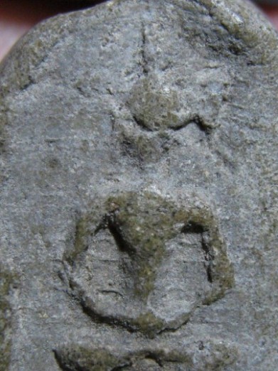 พระพิมพ์เล็บมือ กรุเก่า เนื้้อผง วัดพระยาสุเรนทร์ กรุงเทพฯ