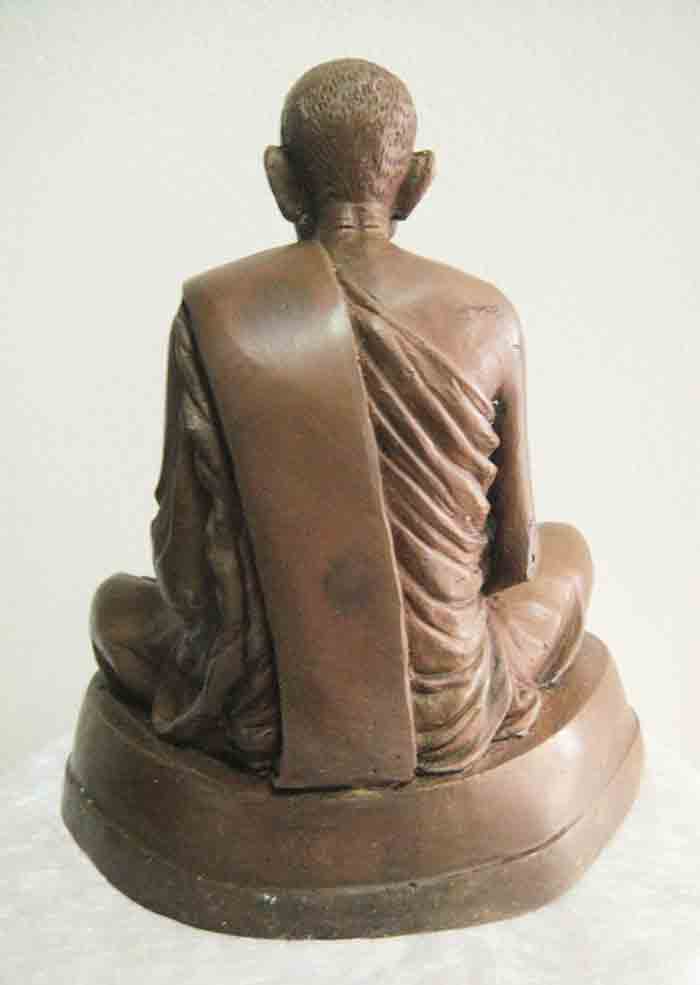 หลวงปู่ขาว อนาลโย วัดถ้ำกลองเพล จ.อุดรธานี  พระบูชาขนาด 7 นิ้ว เนื้อทองเหลืองน้ำตาล ผิวสวยเดิมๆ