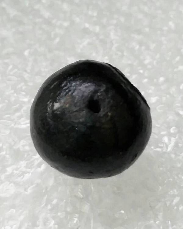 เม็ดประคำเหล็กน้ำพี้ รุ่น 'เสาร์๕ มหาเศรษฐี' ขนาดใหญ่ 1 ลูก หลวงปู่หมุน วัดบ้านจาน ปี ๒๕๔๓ 