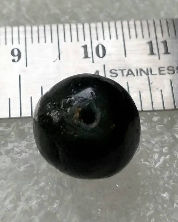 เม็ดประคำเหล็กน้ำพี้ รุ่น 'เสาร์๕ มหาเศรษฐี' ขนาดใหญ่ 1 ลูก หลวงปู่หมุน วัดบ้านจาน ปี ๒๕๔๓ 