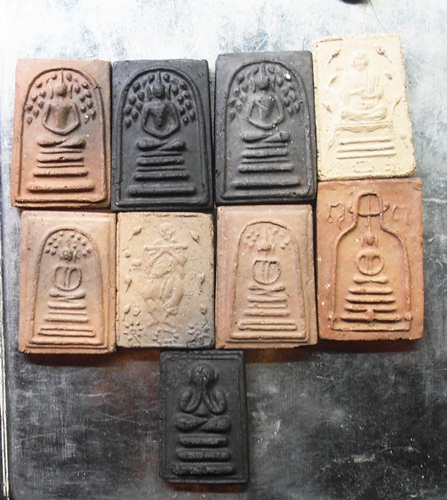 พระผงเจ้าคุณเที่ยง วัดระฆัง9องค์ ครับ