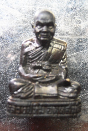 รูปหล่อหลวงปู่ทิม วัดพระขาวรุ่นที่ระลึกสร้างซุ้มประตูปี43สวยๆพร้อมกล่องเดิมครับ