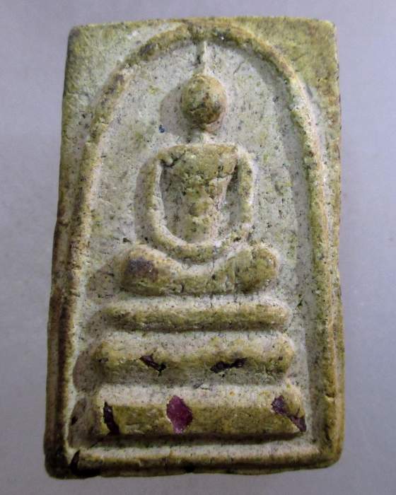 สมเด็จฝังพลอย วัดพระพุทธบาทน้ำทิพย์ อ.ภูพาน จ.สกลนคร