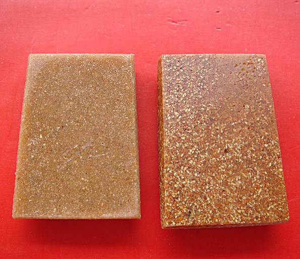 หลวงพ่อโสธร พระผงกระเบื้องหลังคาโบสถ์ 2 กล่องครับ