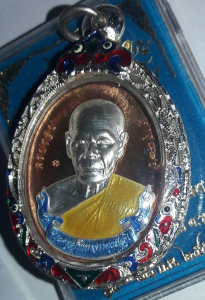 # เคาะเดียว เหรียญโบว์ ฝังพัทธ หลวงพ่อสินครบรอบ ๘๗ ปี (๓๓๙) เลี่ยมกันน้ำกรอบไมคร่อน #