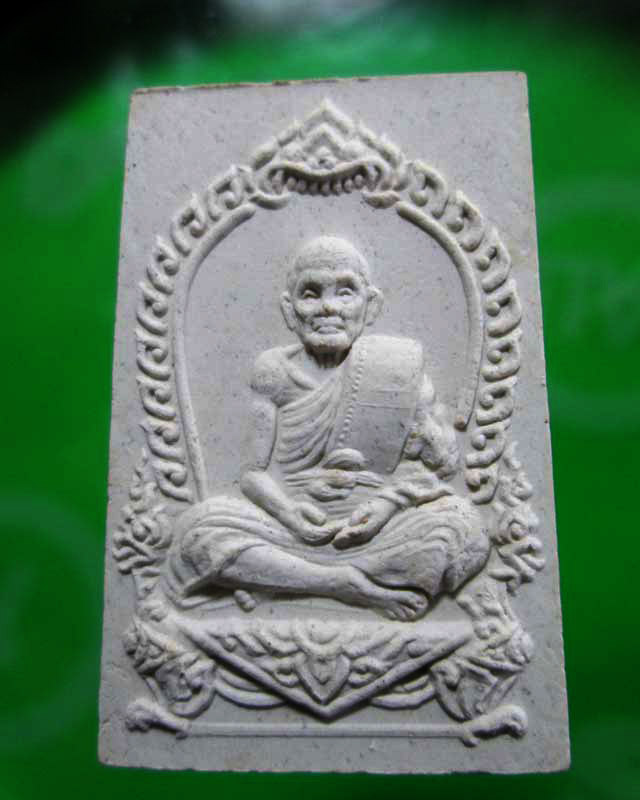 พระผงรูปเหมือน นั่งเสมา “รุ่น มหาสมปรารถนา” 