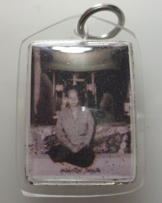 *** กรุงเทพฯ *** ภาพถ่ายคุณแม่บุญเรือน หลังปั๊มยันต์ วัดอาวุธวิกสิตาราม