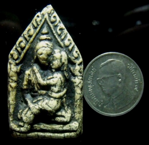 **วัดใจ**ขุนแผนอุ้มนาง เนื้อผงลงรัก เก่าๆ ไม่ทราบที**มหาเสน่ห์ เมตตามหานิยม