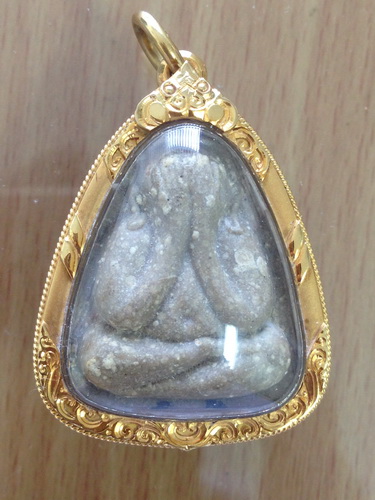 พระปิดตาหลังยันต์นะทะนะ หลวงปู่โต๊ะ วัดประดู่ฉิมพลี เนื้อผงเกสร ปี2522