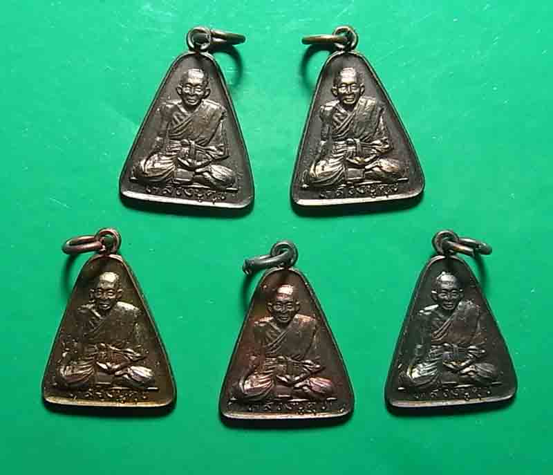 5 องค์ 400 บาท หลวงปู่ศุข 2535 2