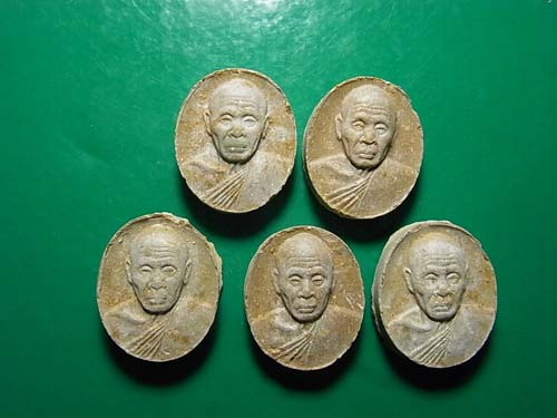 5 องค์ 300 บาท พระผงเม็ดกระดุม หลวงปู่แผ้ว ออกวัดกำแพงแสน จ.นครปฐม 5